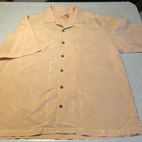 Tommy Bahama Short Sleeve Silk Camp Shirt size Large.  Maize - Picture 1 of 6